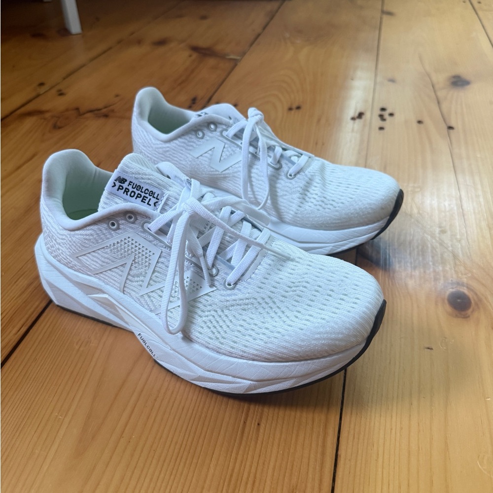 New Balance FuelCell Propel v5 Women’s Size 9